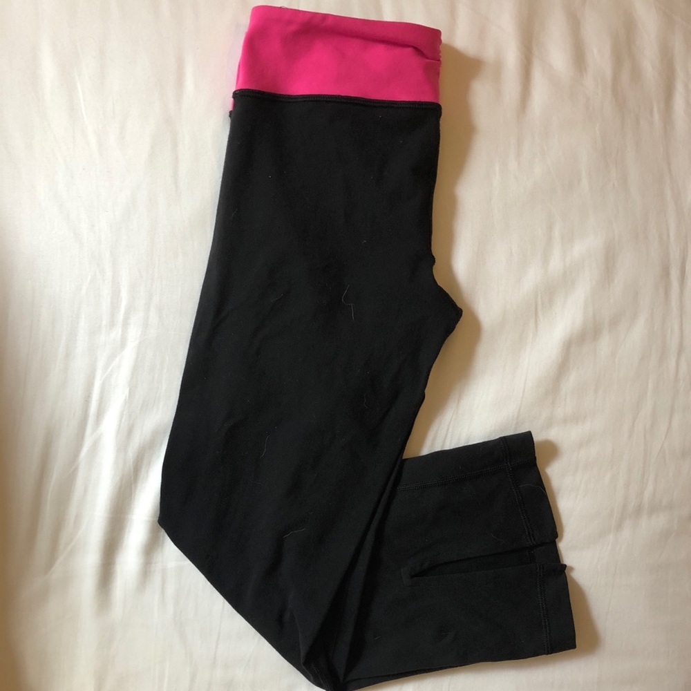Lululemon gather and crow crop